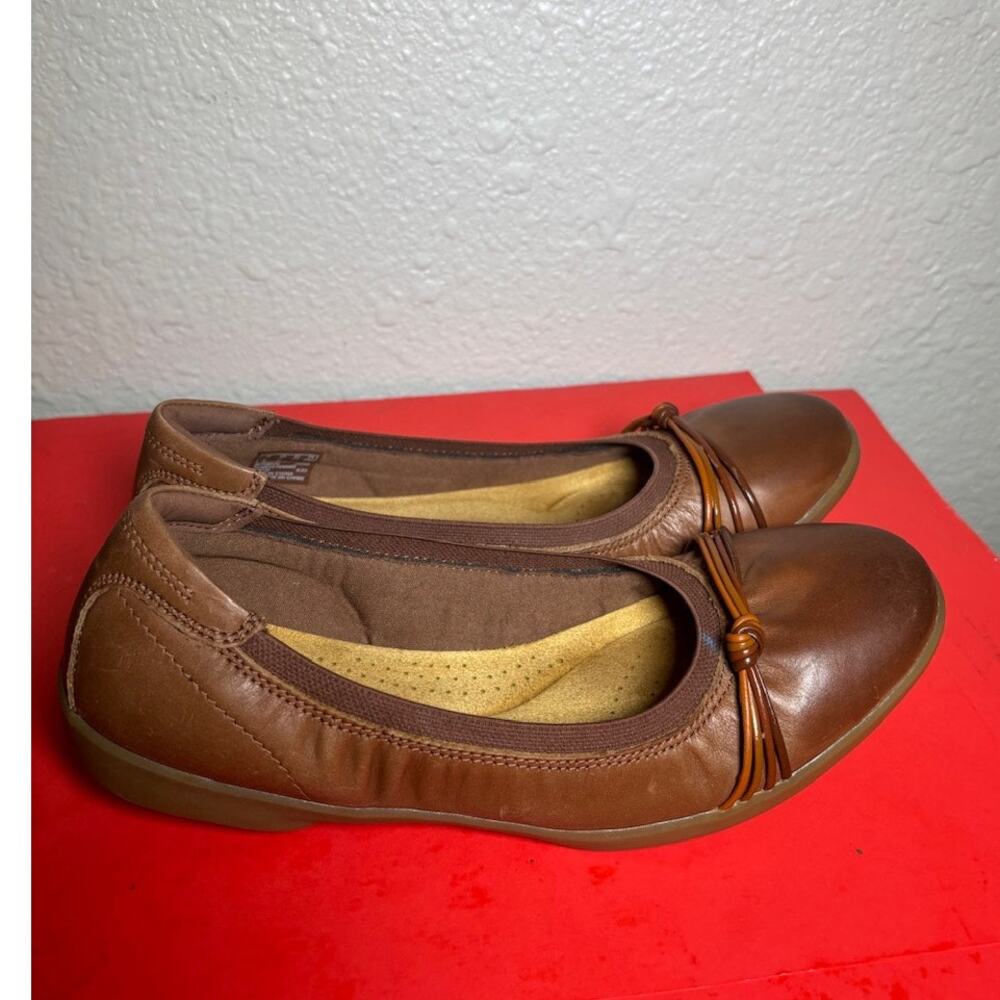 Clarks Collection brown cushioned flats size 9 M NWT